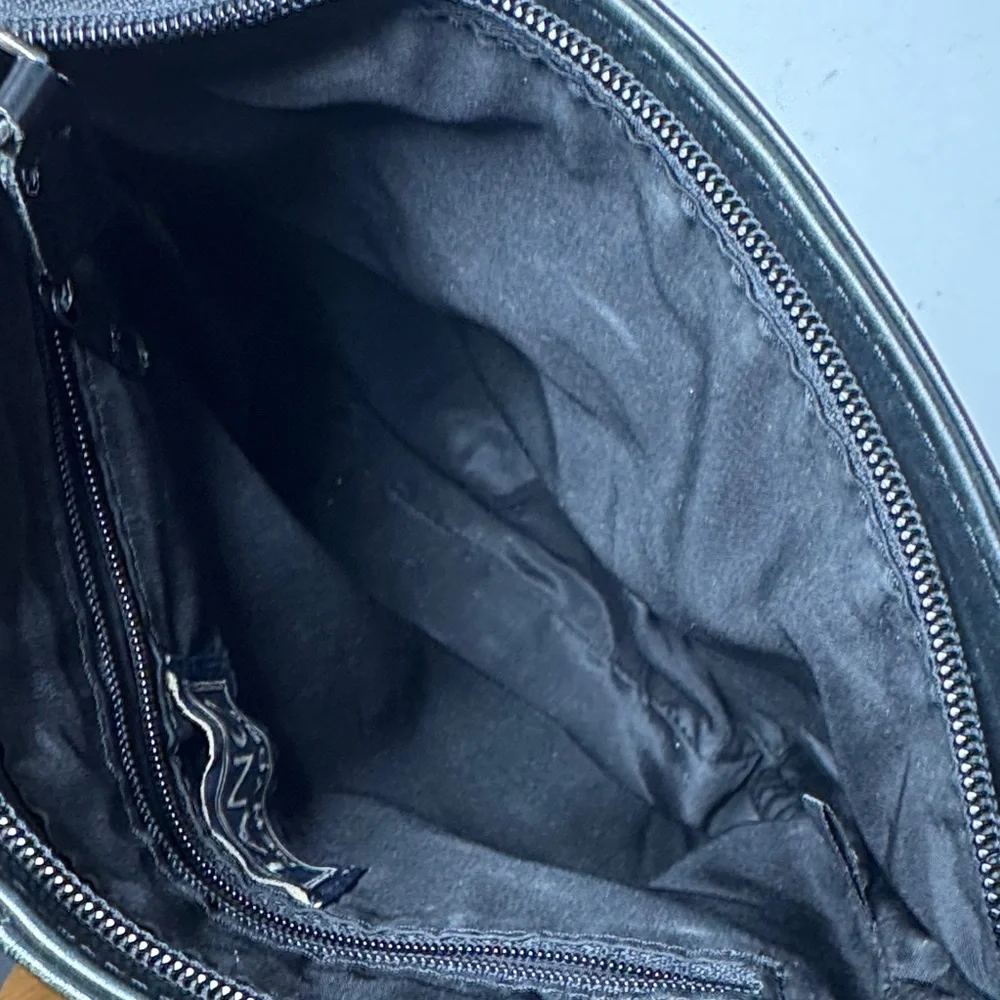 TANO Vintage 90s Minimal Sleek Black Pebble Leather Adjustable Crossbody Bag - Picture 12 of 16